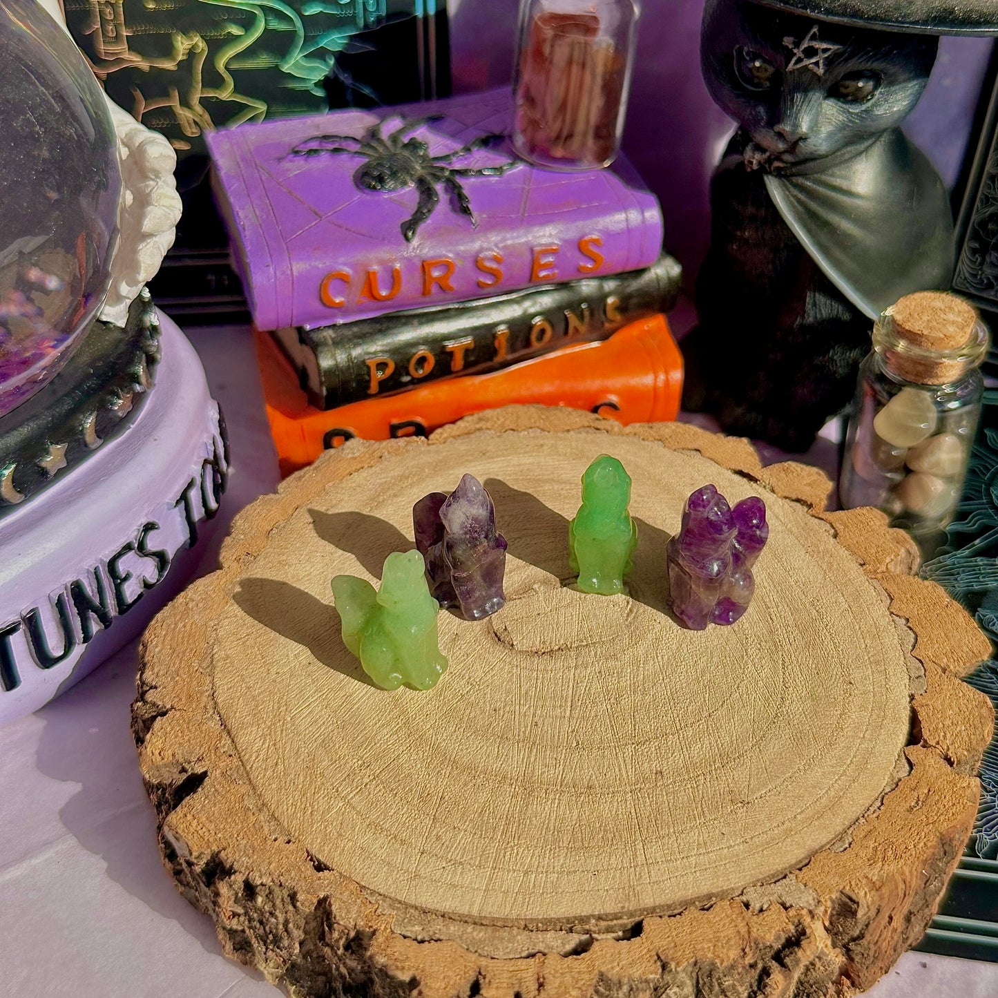 small wolf carving ~ choose your own
