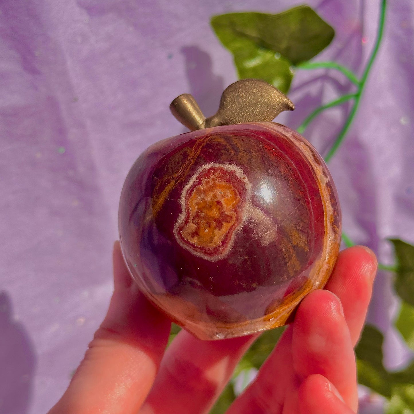calcite / onyx apple carving