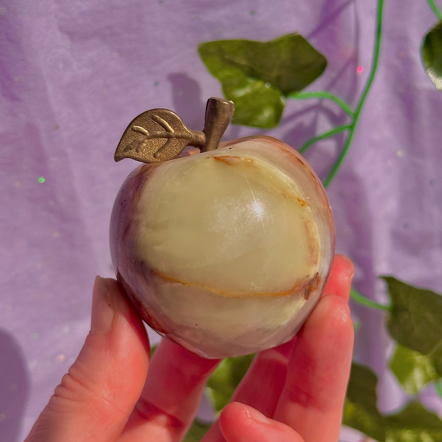 calcite / onyx apple carving