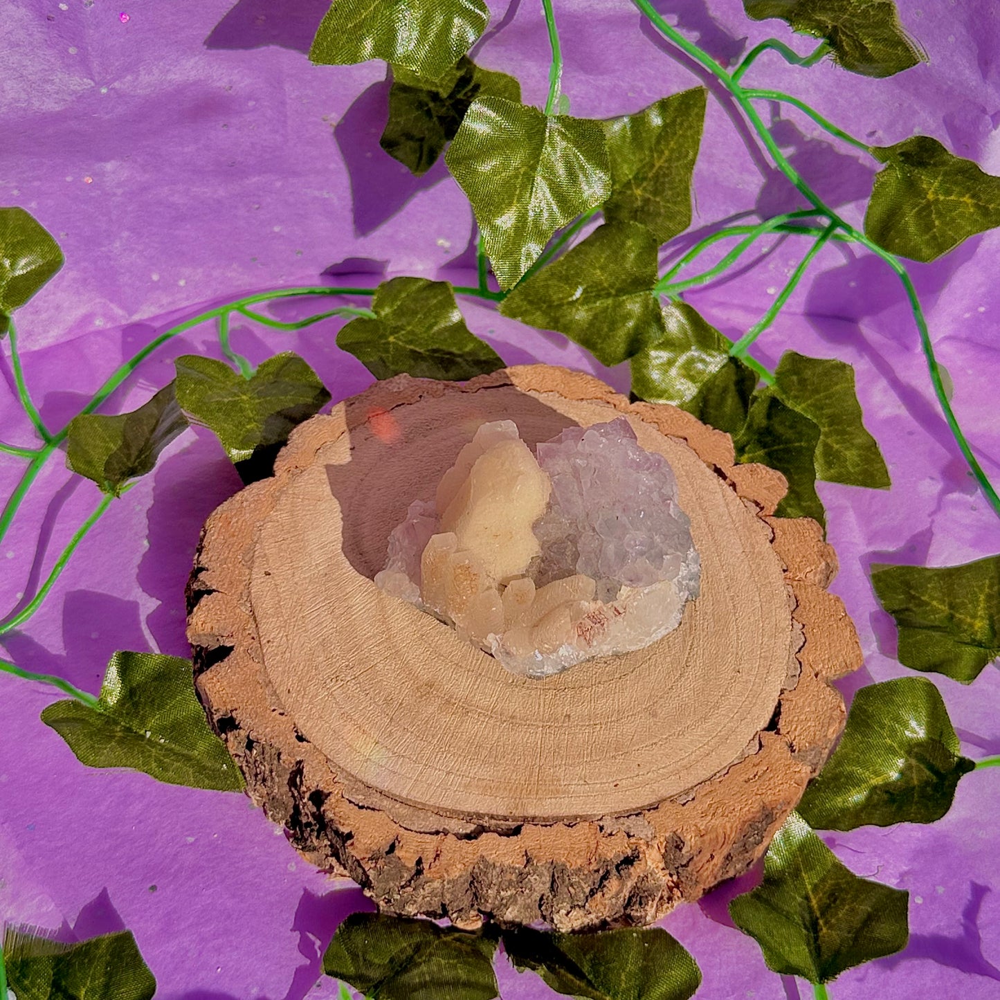 améthyste avec agrégat de calcite UV