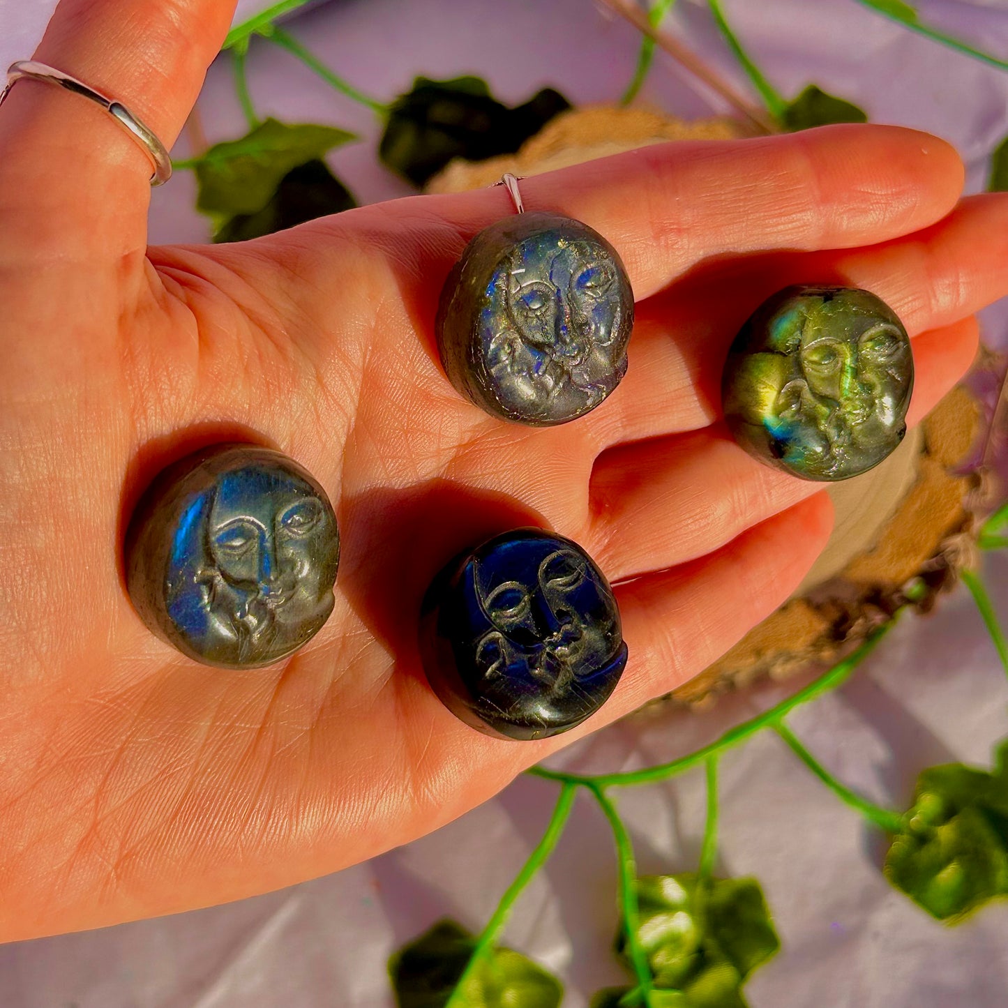 labradorite gravée soleil et lune ~ choisie intuitivement