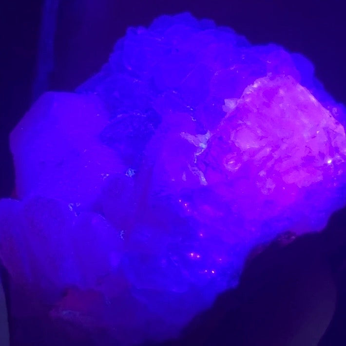 améthyste avec agrégat de calcite UV