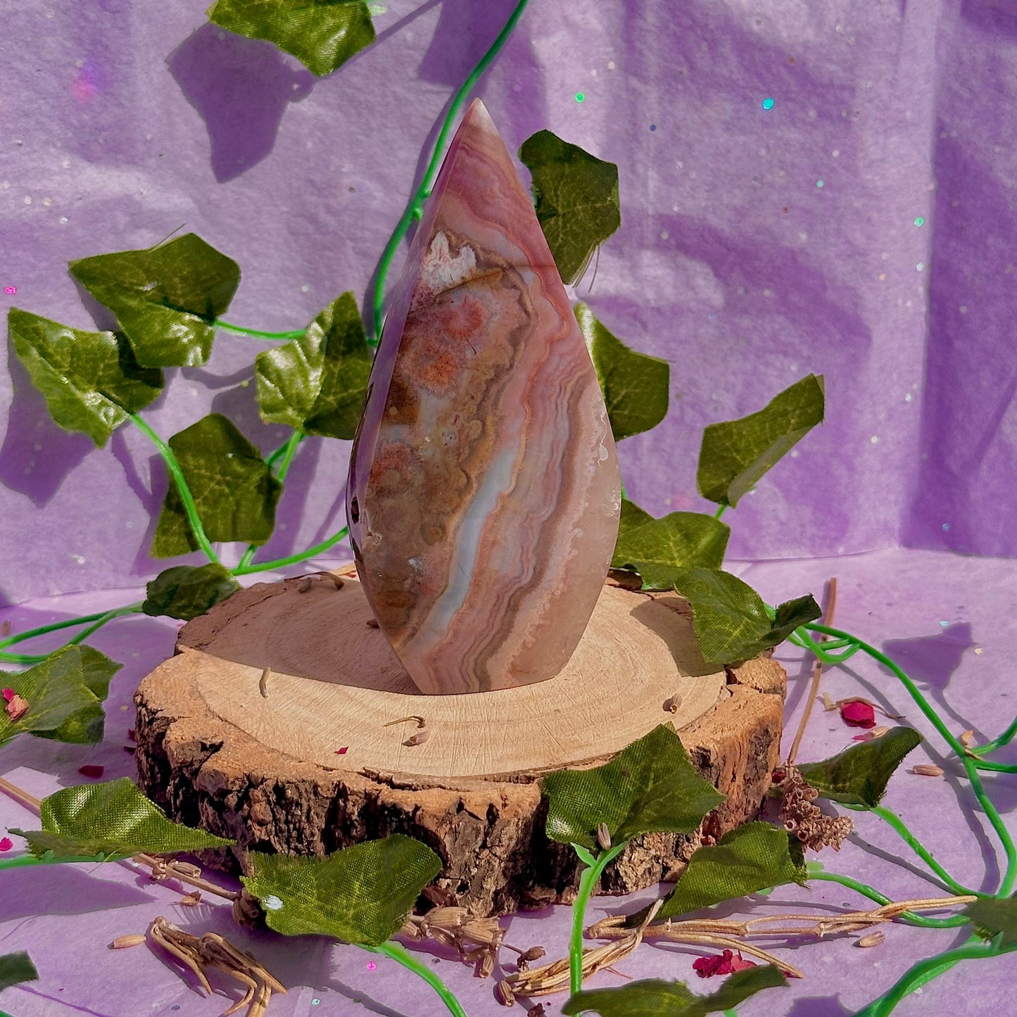 moss & crazy lace agate teardrop carving
