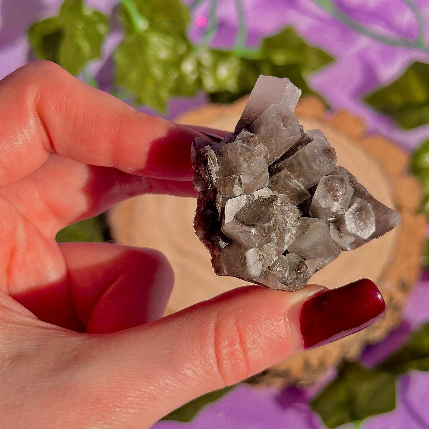 spécimen de calcite colonnaire UV sur quartz drusique A