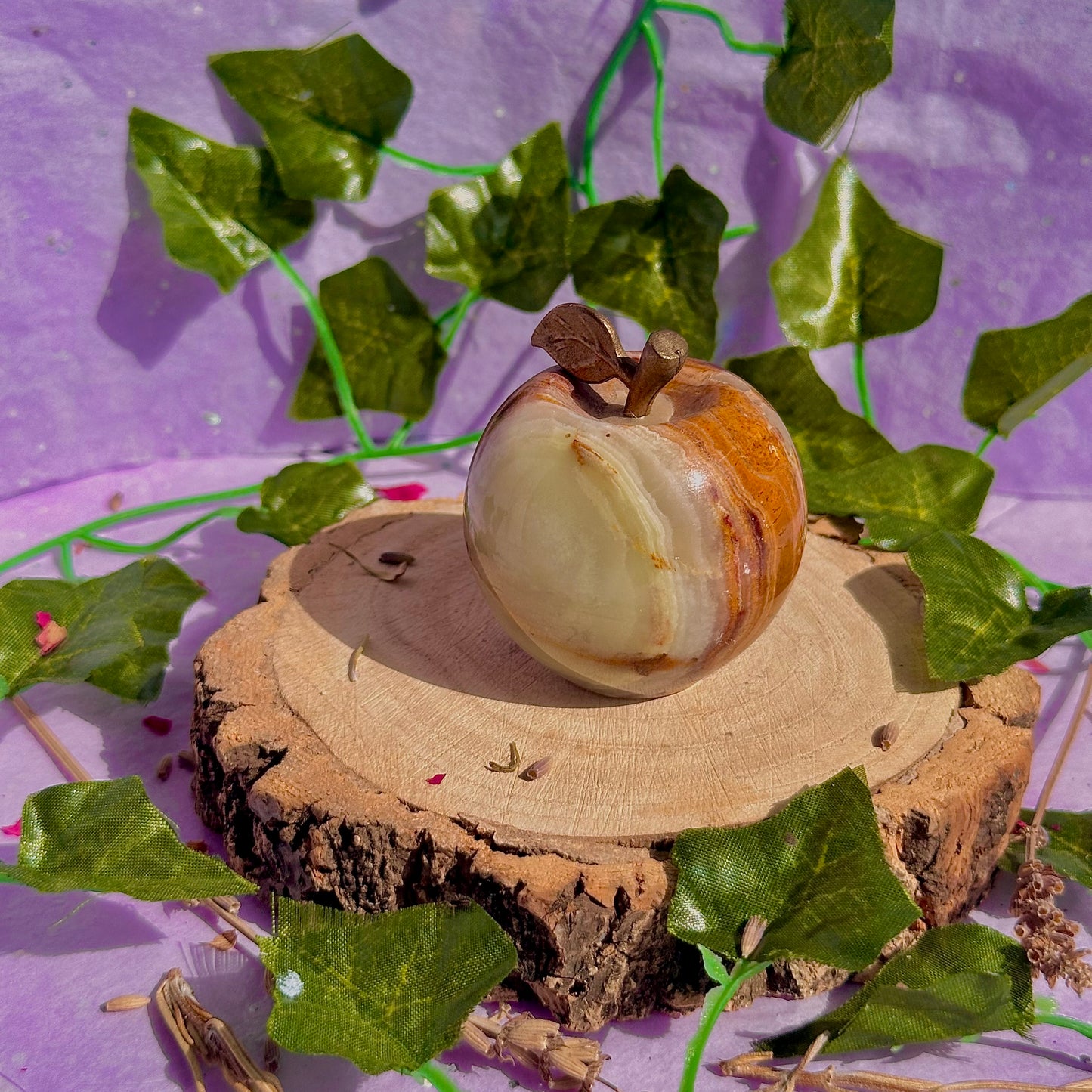 calcite / onyx apple carving