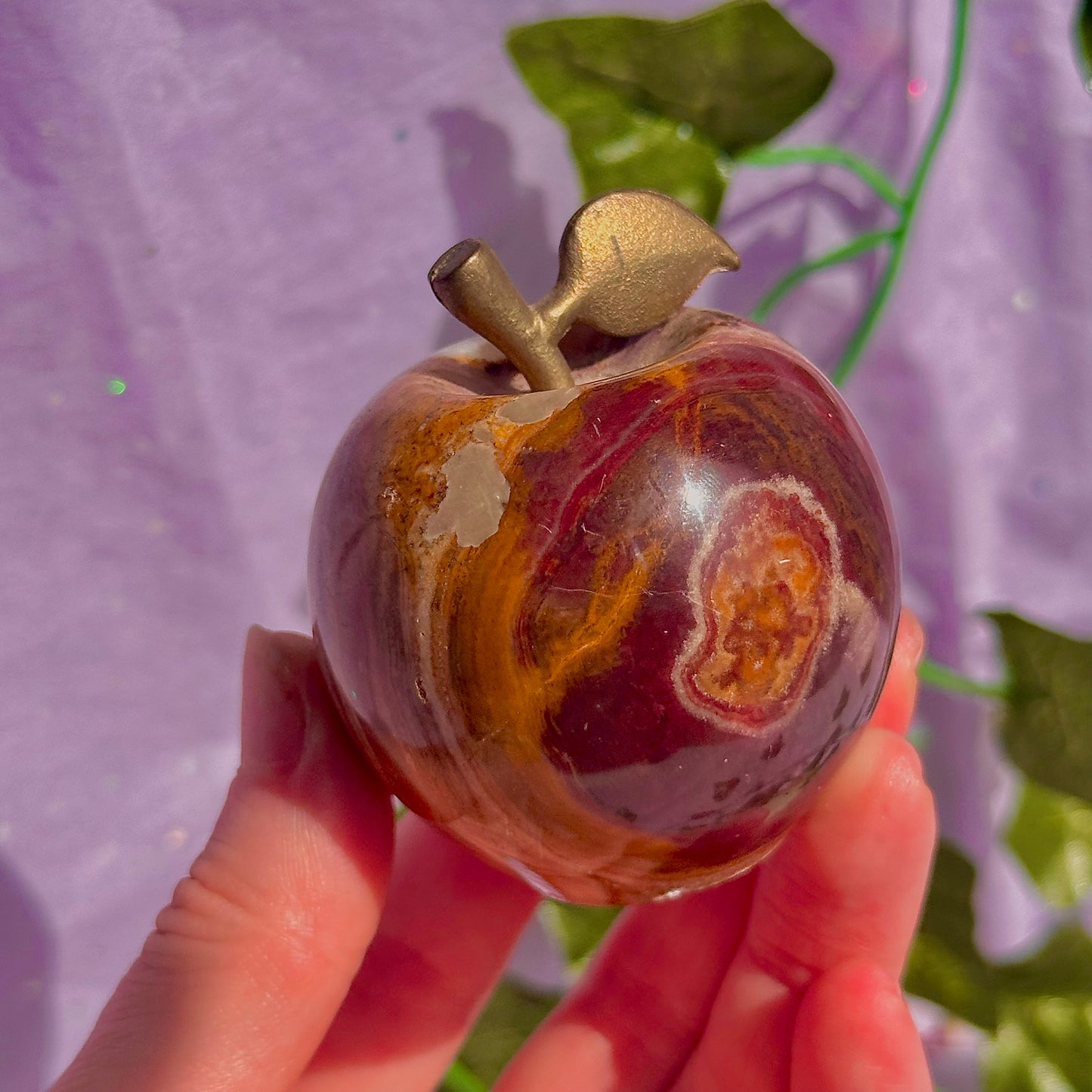 calcite / onyx apple carving