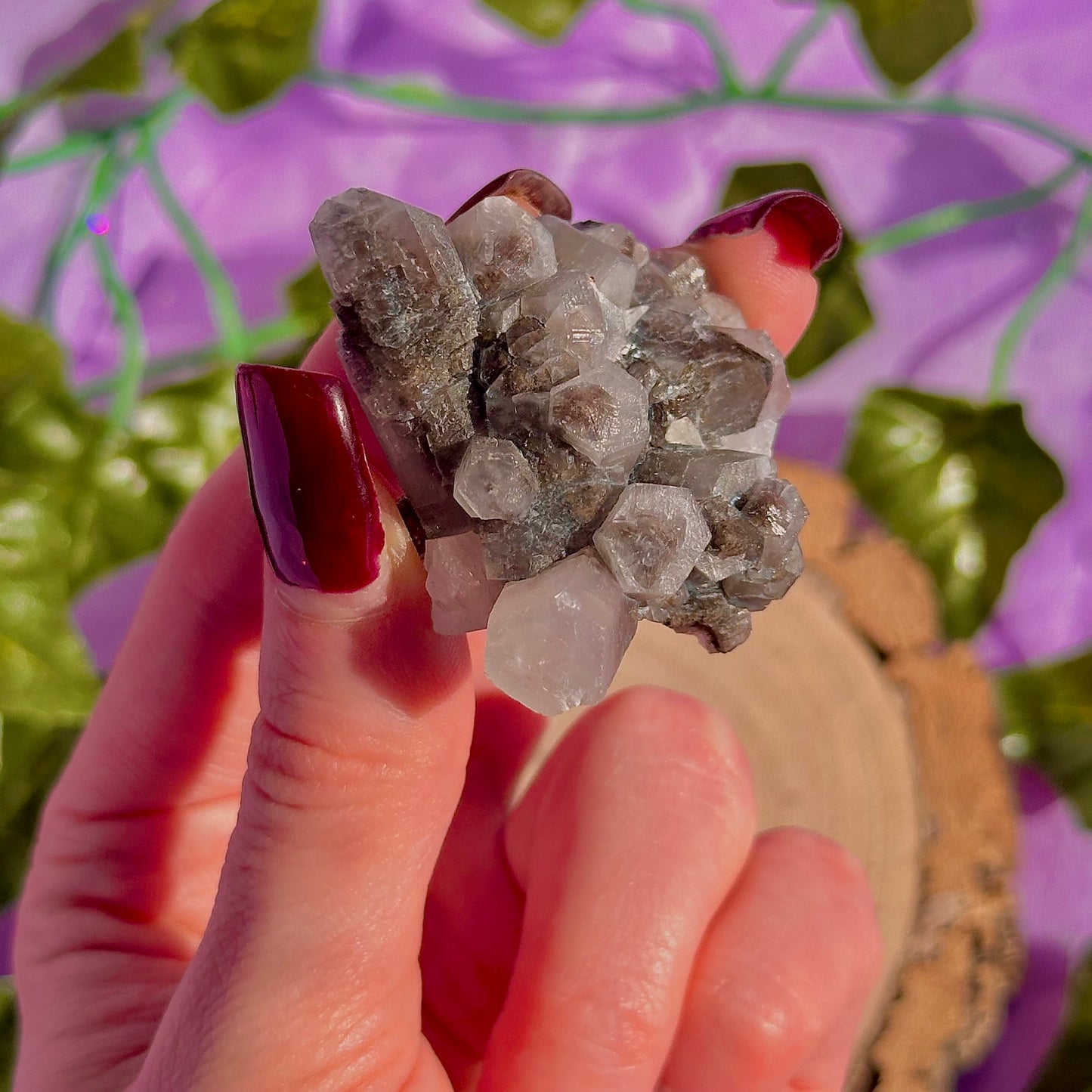 spécimen de calcite colonnaire UV sur quartz drusique A