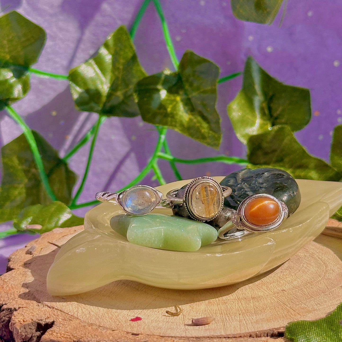 banded calcite / onyx leaf bowl carving