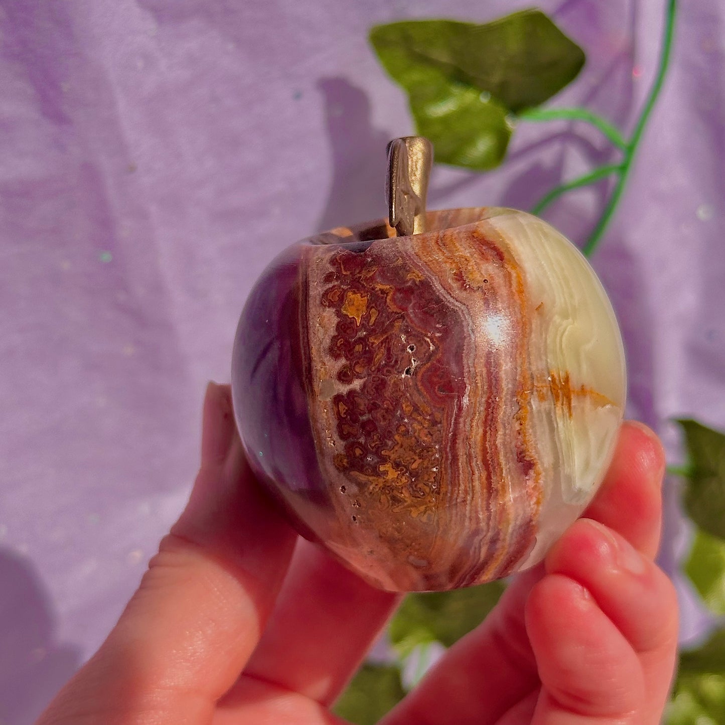 calcite / onyx apple carving