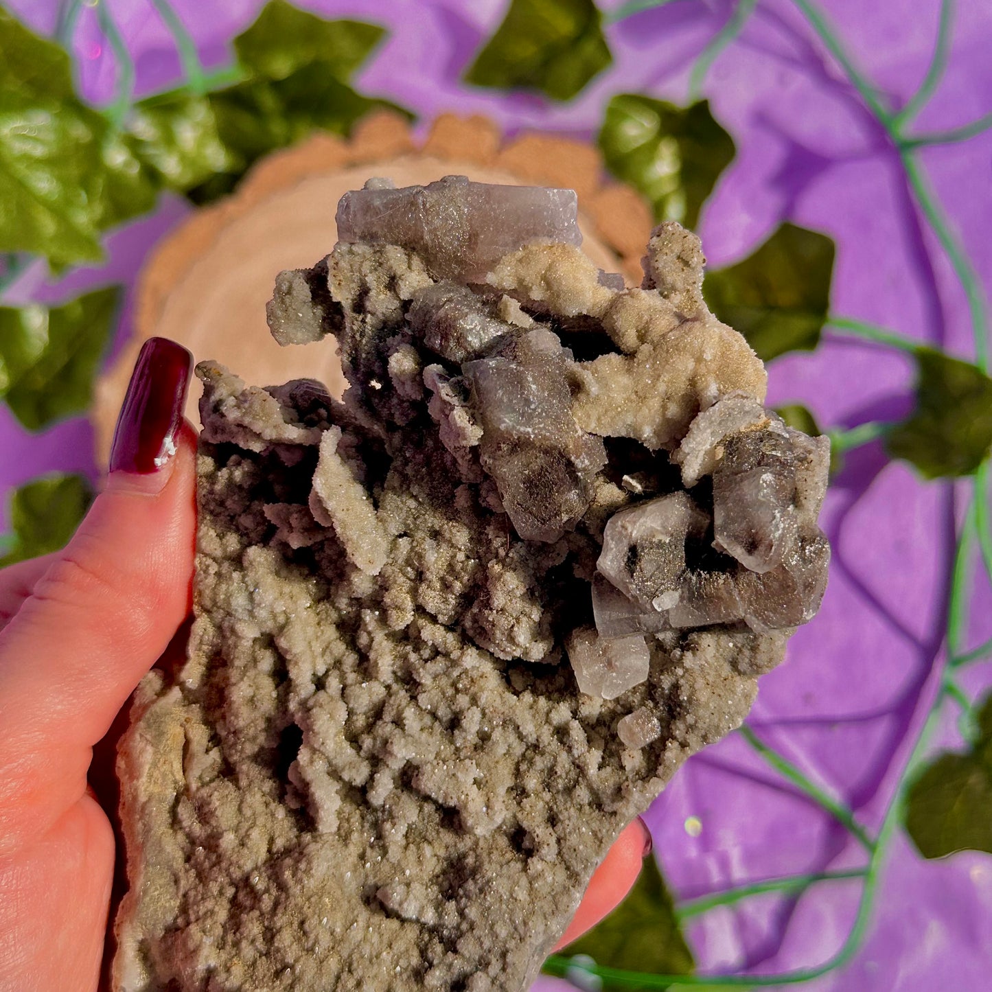 calcite colonnaire UV sur spécimen de quartz drusy D