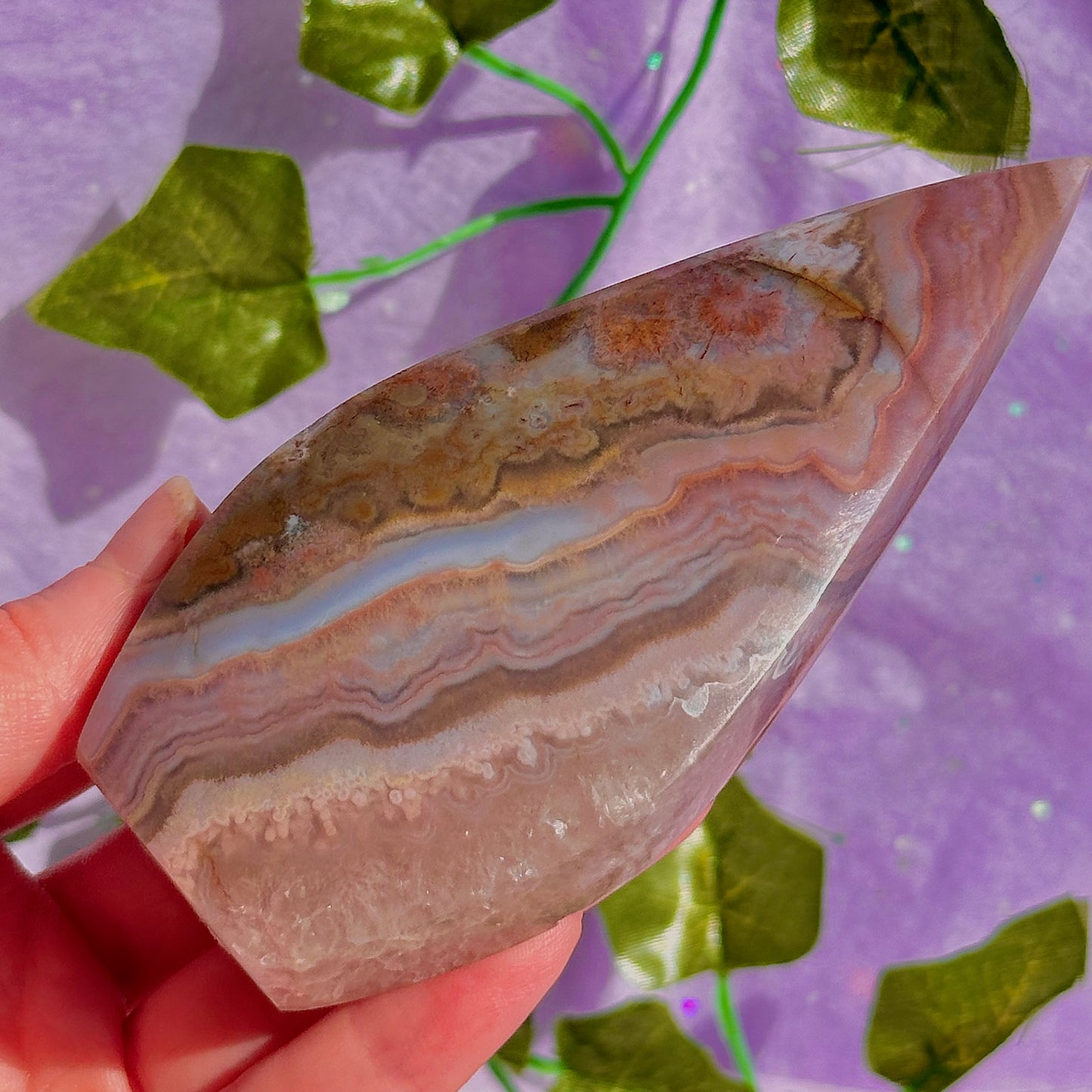 moss & crazy lace agate teardrop carving