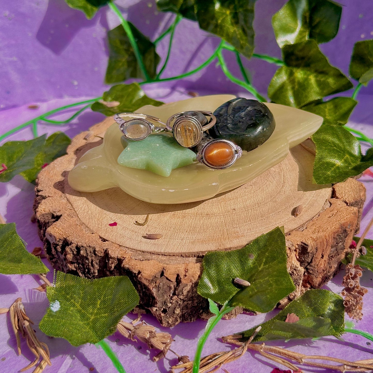 banded calcite / onyx leaf bowl carving
