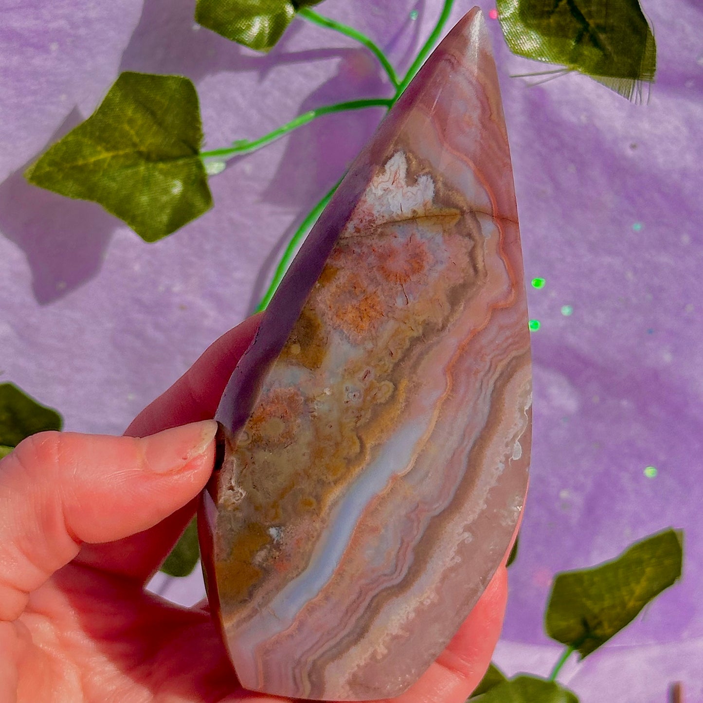 moss & crazy lace agate teardrop carving