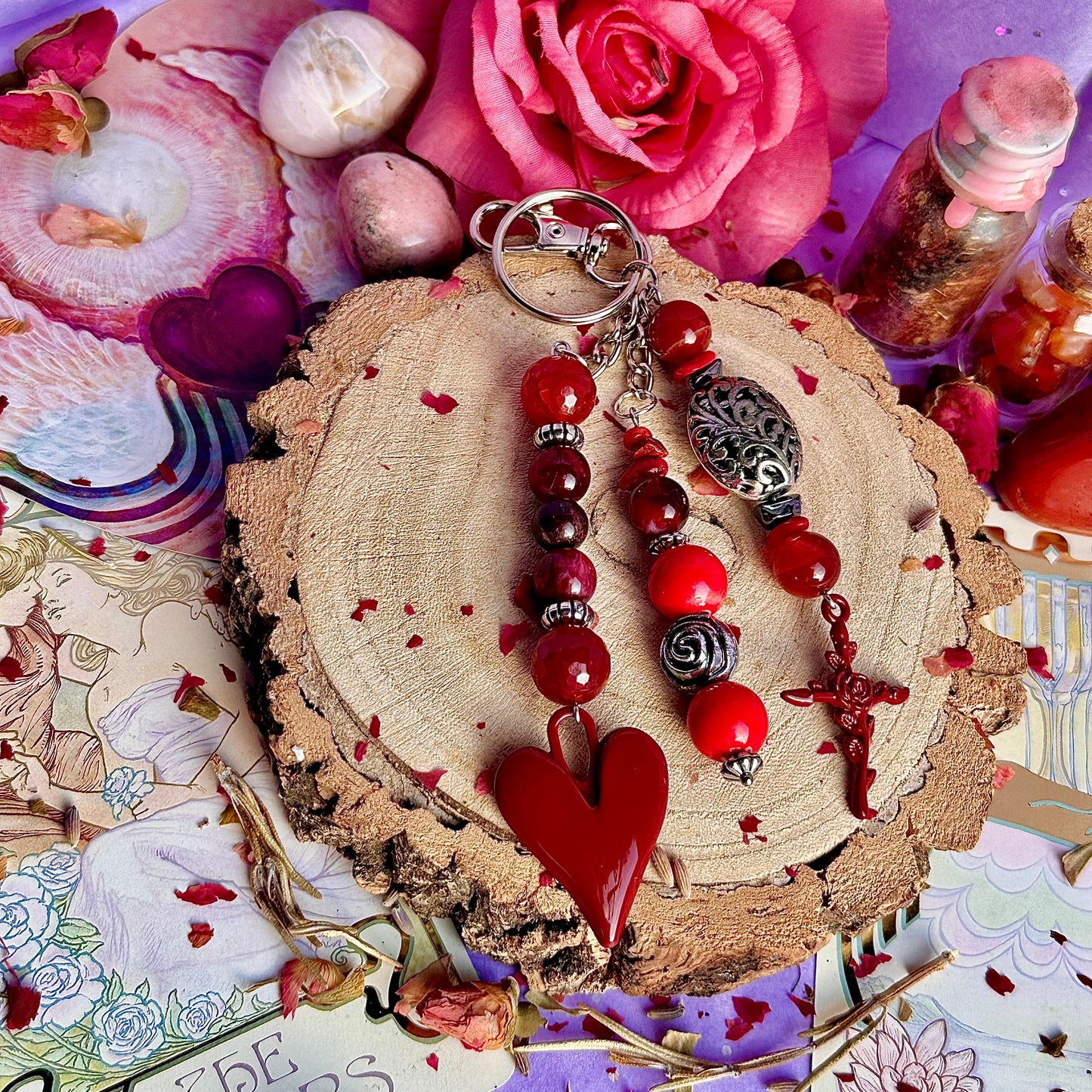 breloque de sac / porte-clés cœur rouge ~ cornaline, mookite, jaspe rouge, hématite, corail