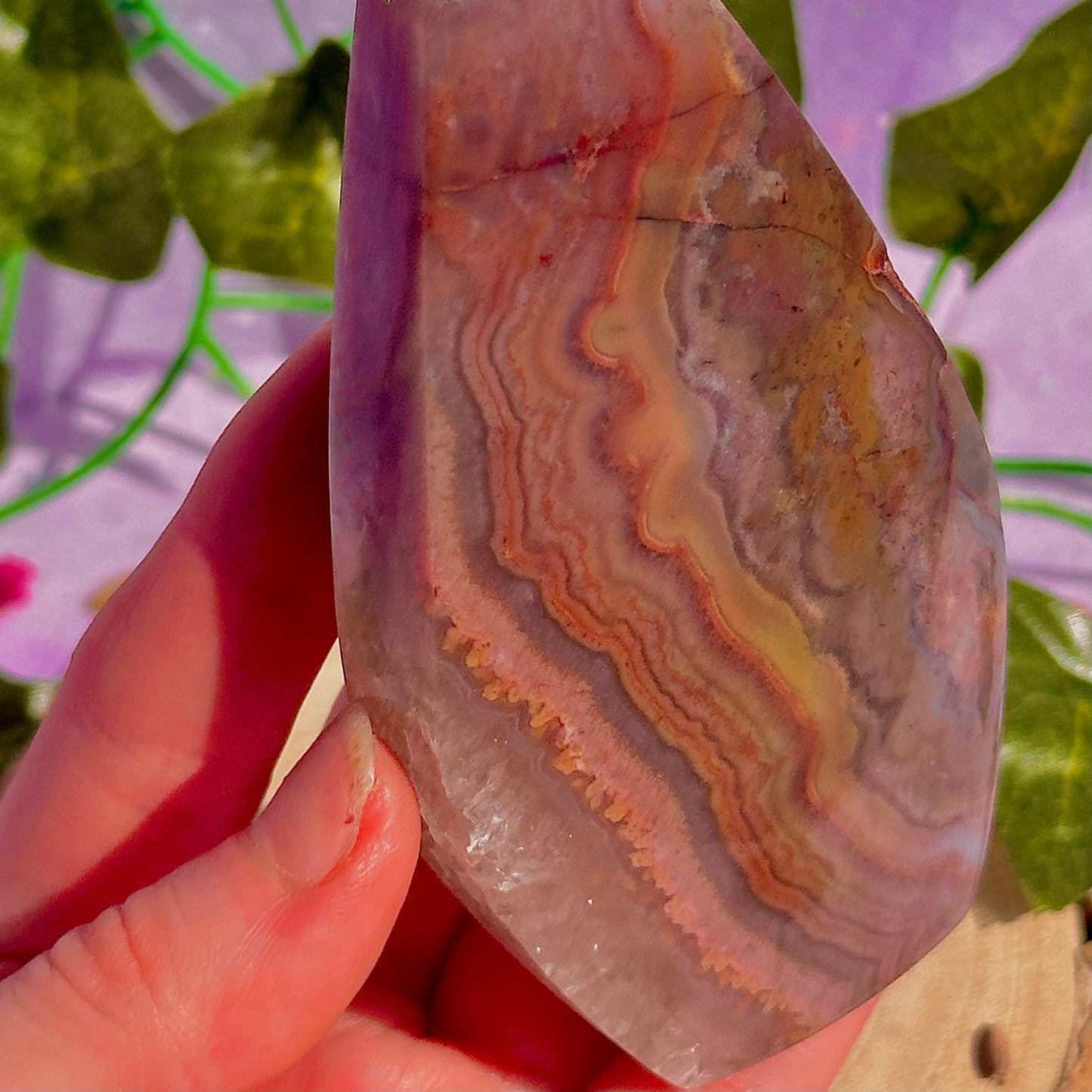 moss & crazy lace agate teardrop carving