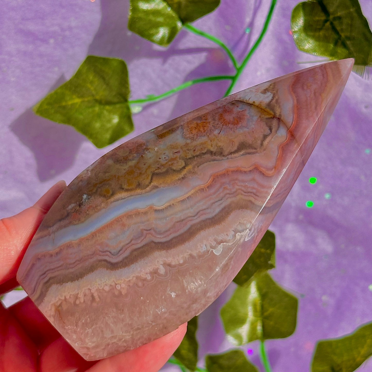 moss & crazy lace agate teardrop carving