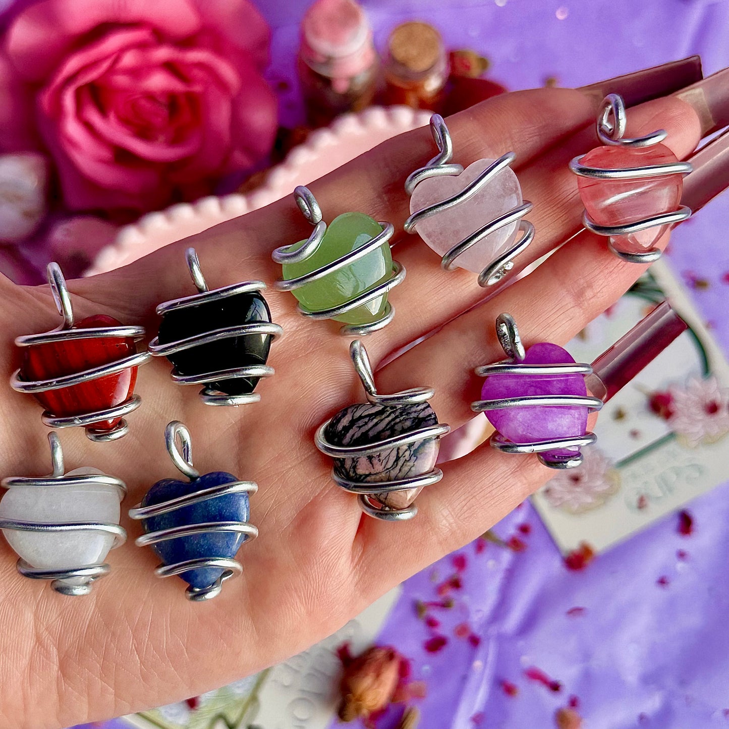 pendentifs cœurs entrelacés ~ enveloppés dans du fil d'aluminium par mes soins