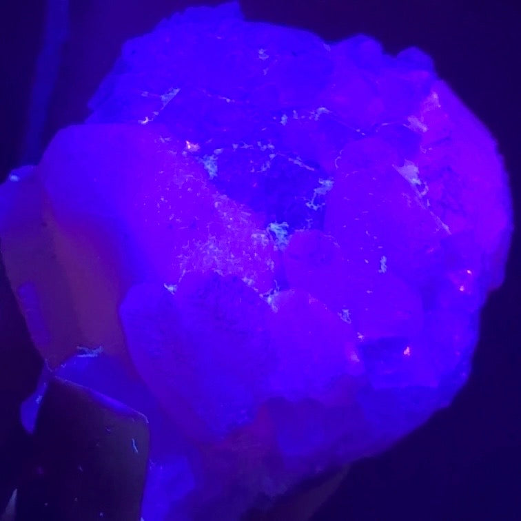 améthyste avec agrégat de calcite UV