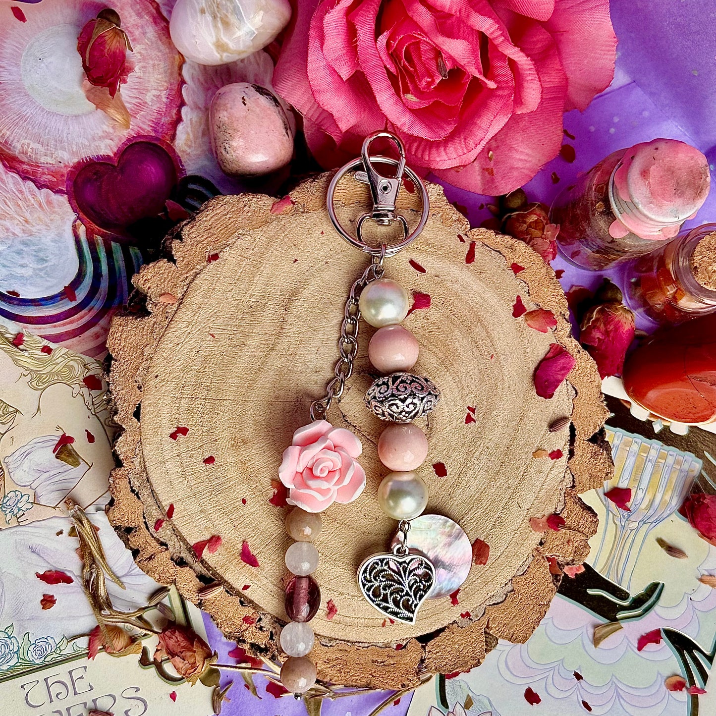 breloque de sac / porte-clés rose perle ~ quartz rose, mookaïte et pierre de lune