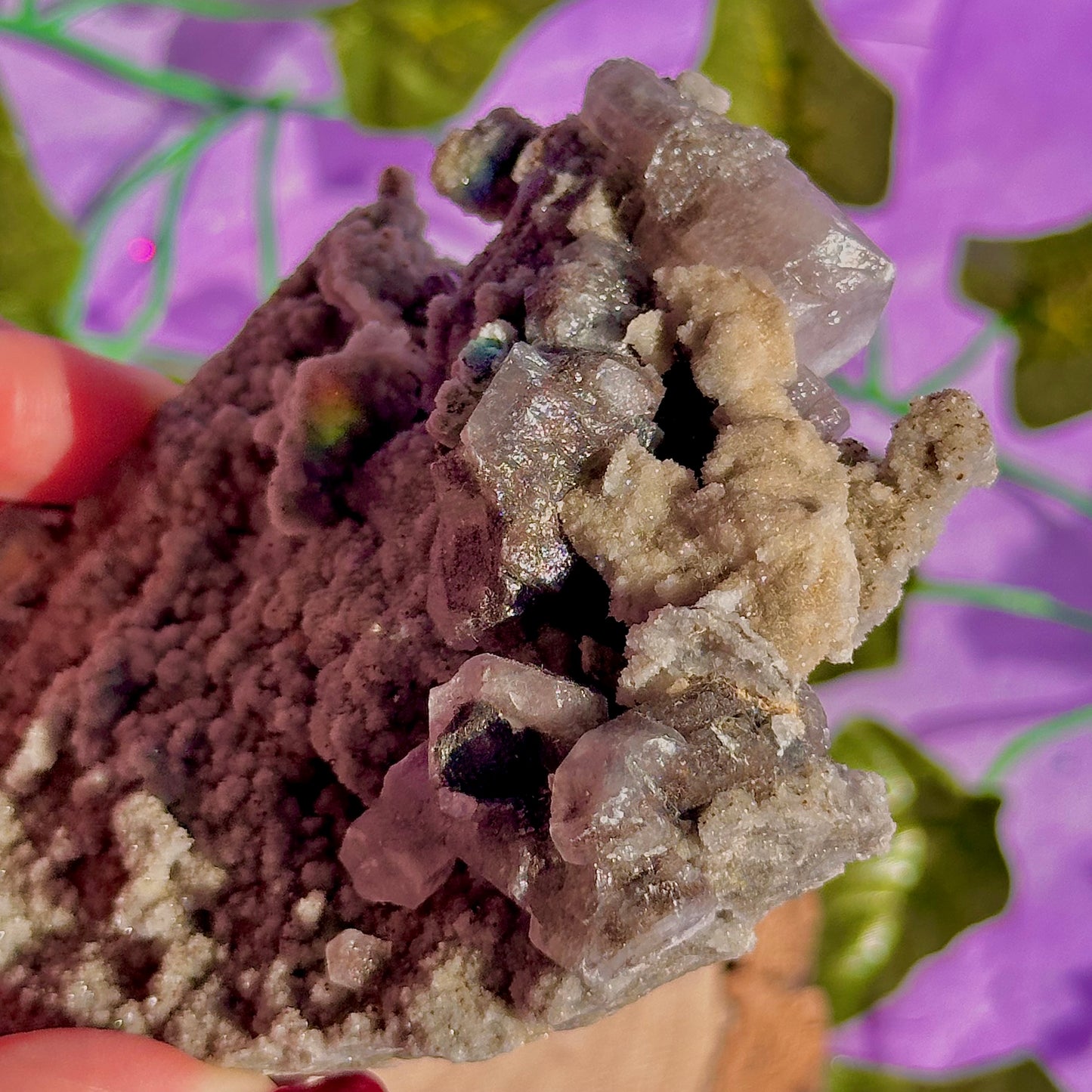 calcite colonnaire UV sur spécimen de quartz drusy D
