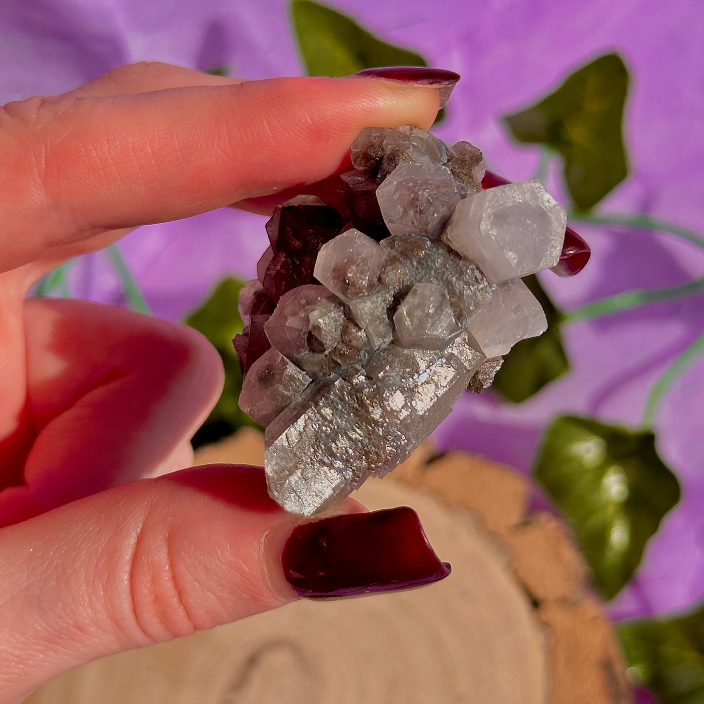 spécimen de calcite colonnaire UV sur quartz drusique A