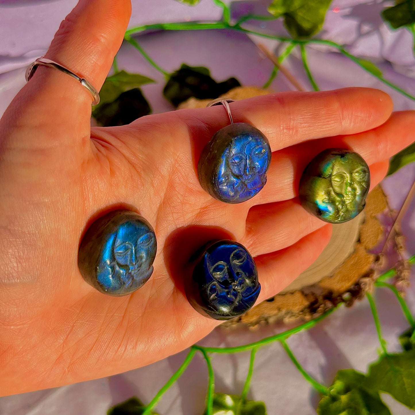 labradorite gravée soleil et lune ~ choisie intuitivement