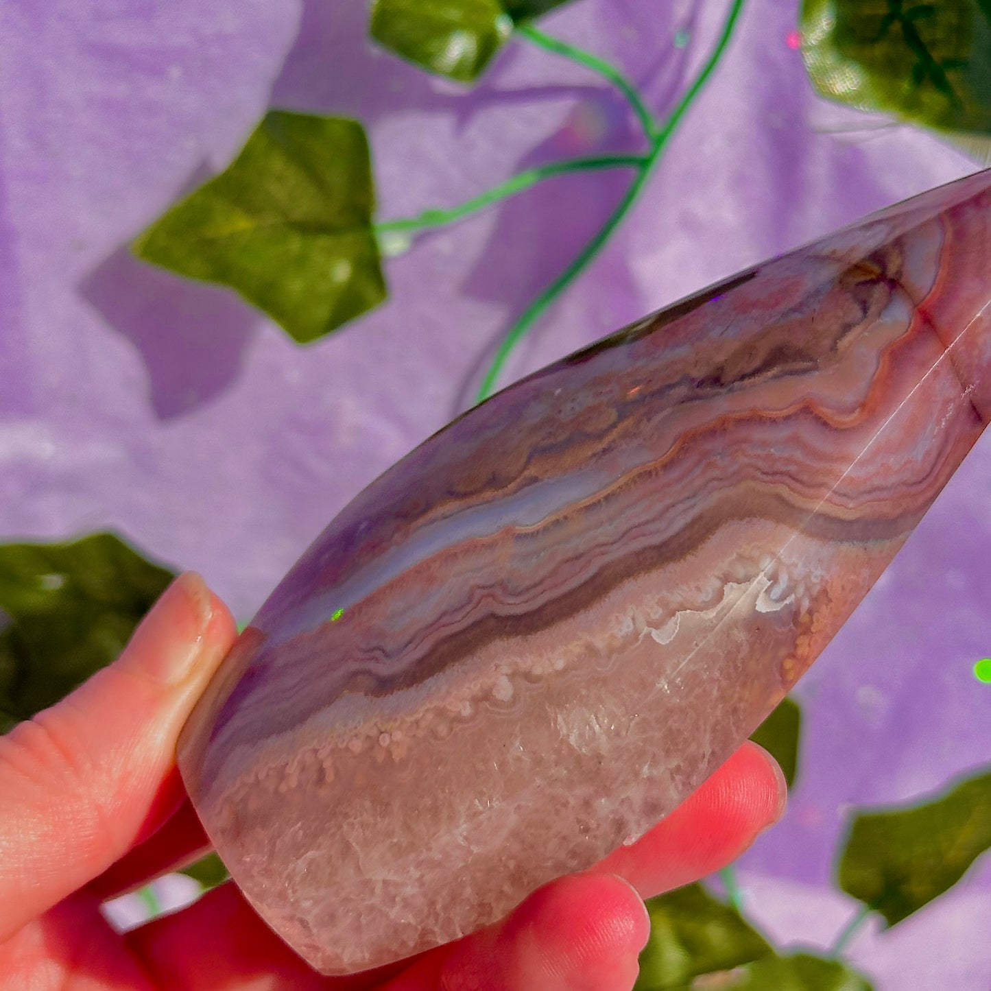 moss & crazy lace agate teardrop carving