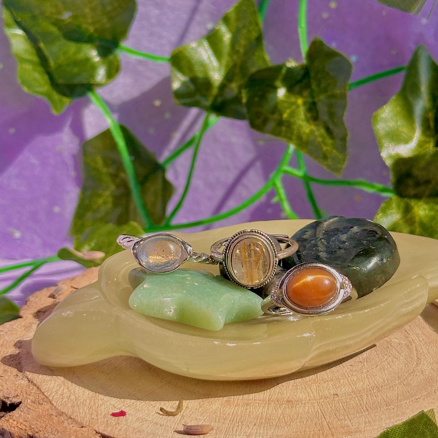 banded calcite / onyx leaf bowl carving