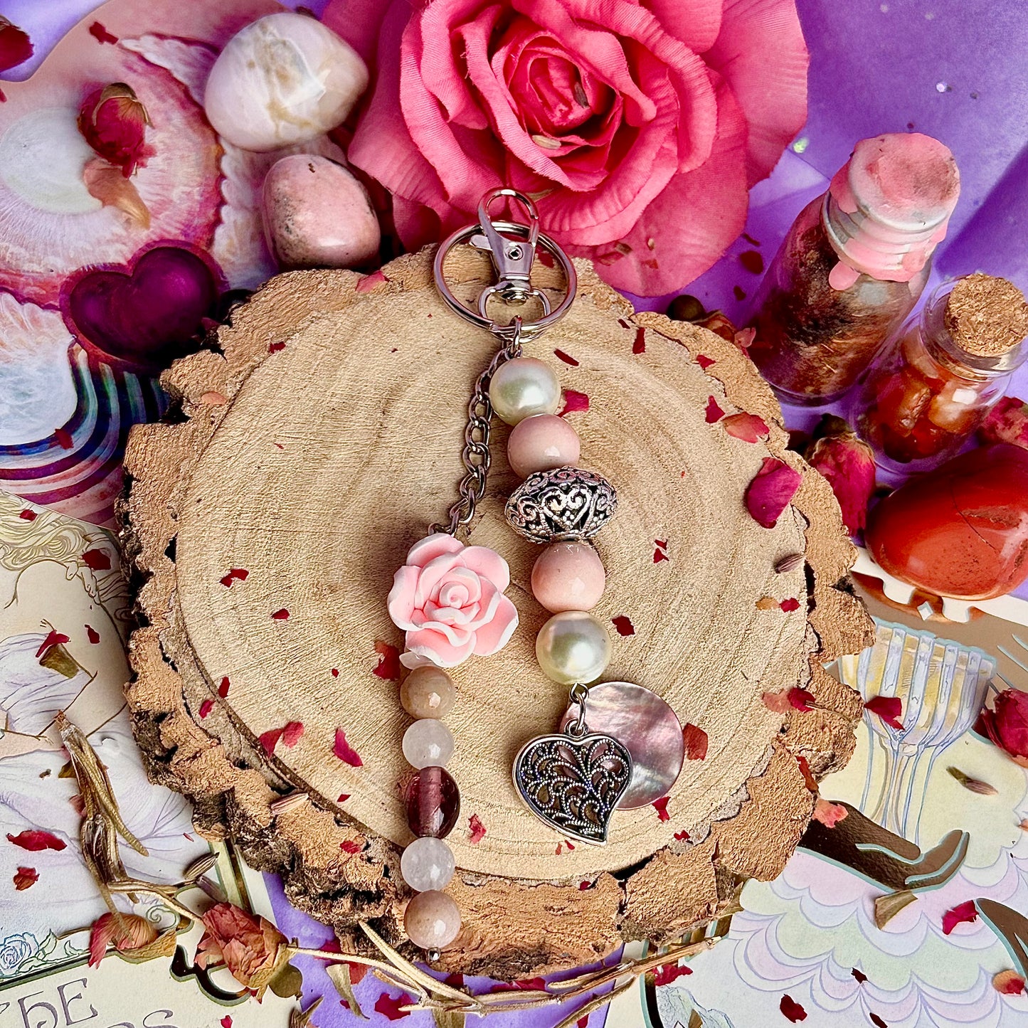 breloque de sac / porte-clés rose perle ~ quartz rose, mookaïte et pierre de lune