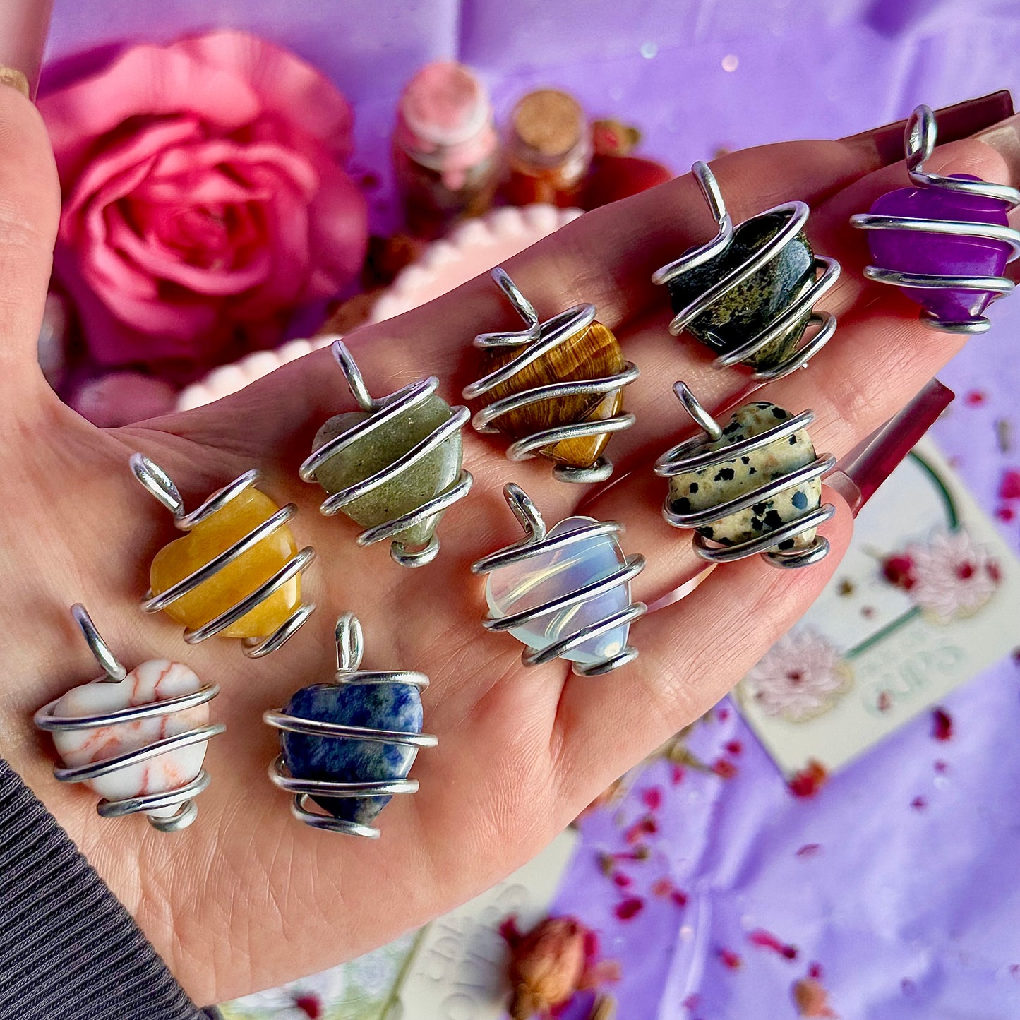 pendentifs cœurs entrelacés ~ enveloppés dans du fil d'aluminium par mes soins