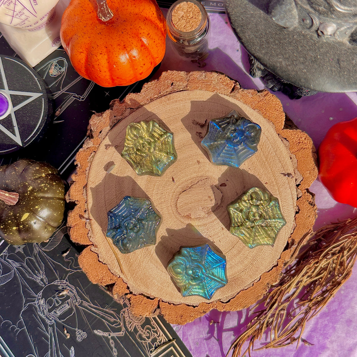 labradorite mini spider with carving ~ intuitively chosen