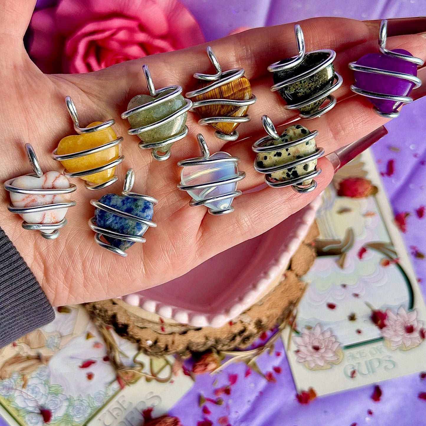 pendentifs cœurs entrelacés ~ enveloppés dans du fil d'aluminium par mes soins