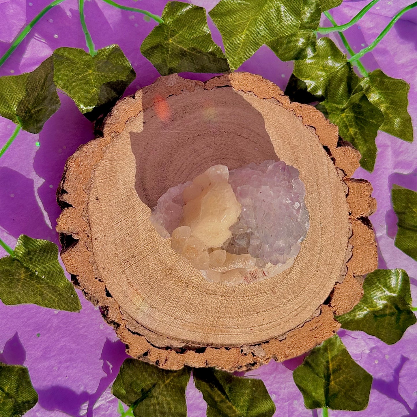 améthyste avec agrégat de calcite UV