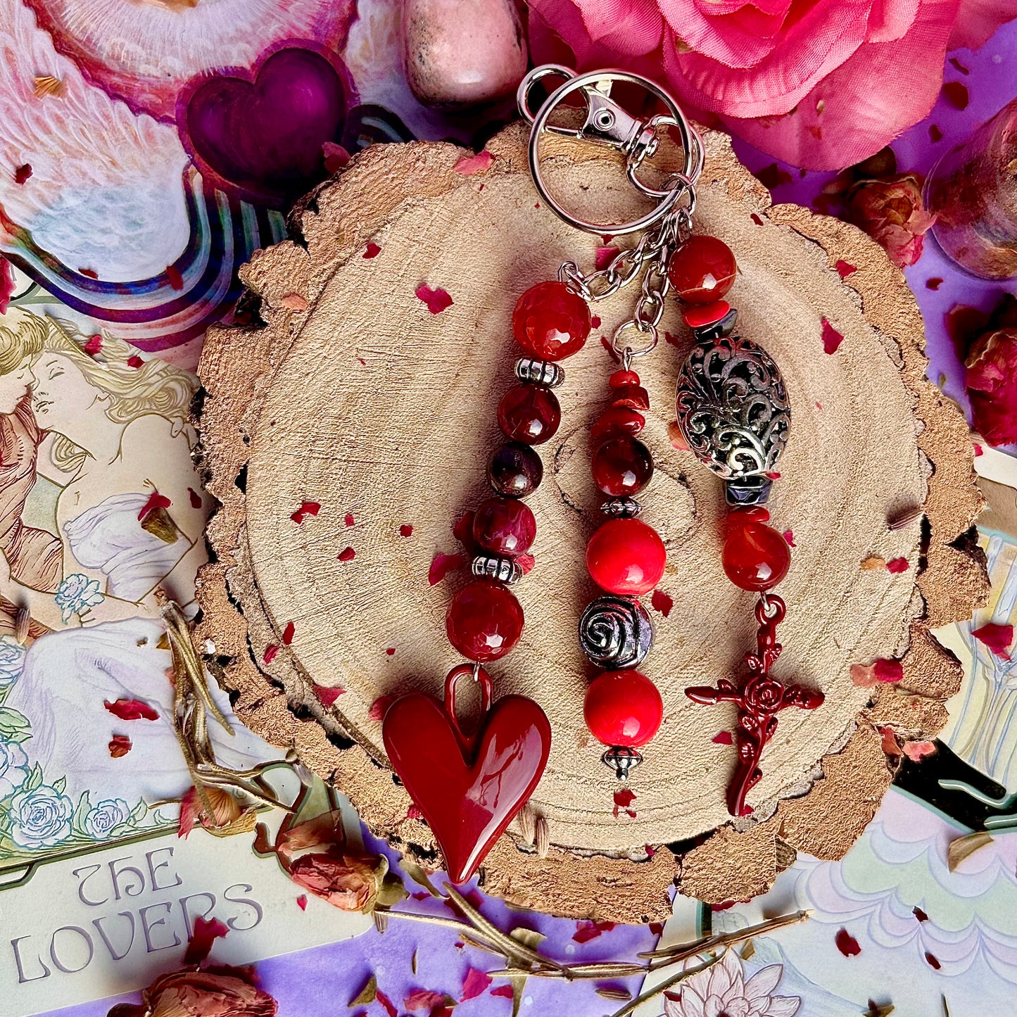 breloque de sac / porte-clés cœur rouge ~ cornaline, mookite, jaspe rouge, hématite, corail