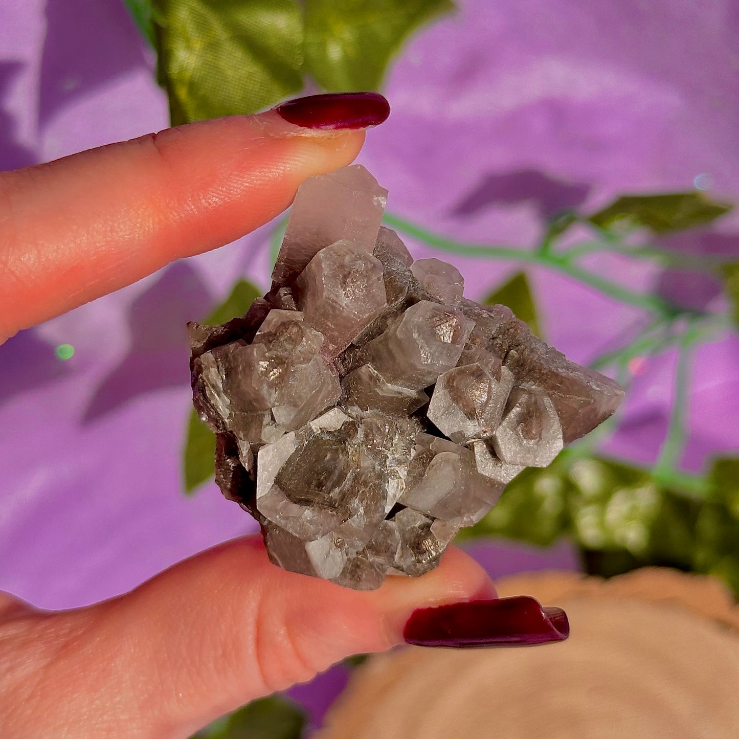 spécimen de calcite colonnaire UV sur quartz drusique A