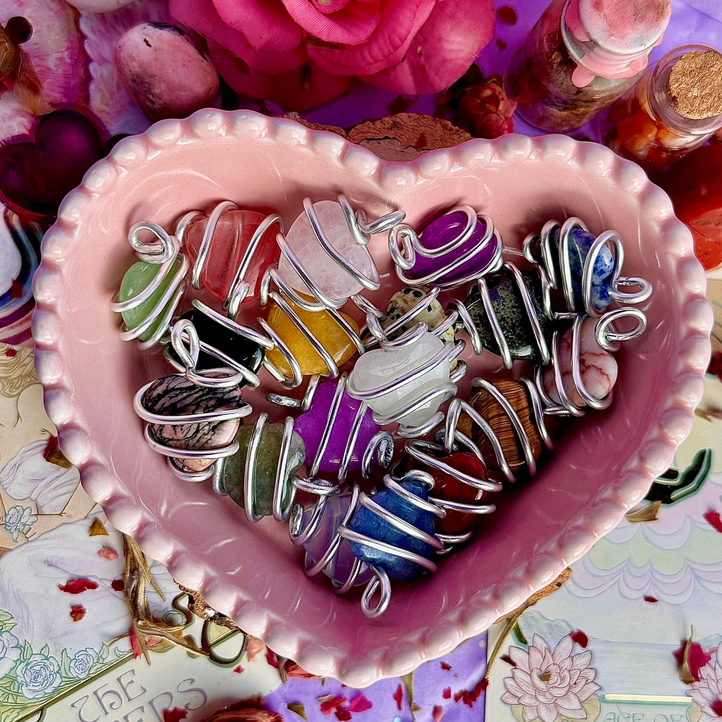 pendentifs cœurs entrelacés ~ enveloppés dans du fil d'aluminium par mes soins