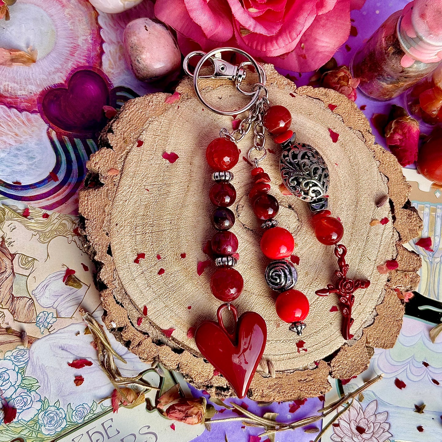 breloque de sac / porte-clés cœur rouge ~ cornaline, mookite, jaspe rouge, hématite, corail