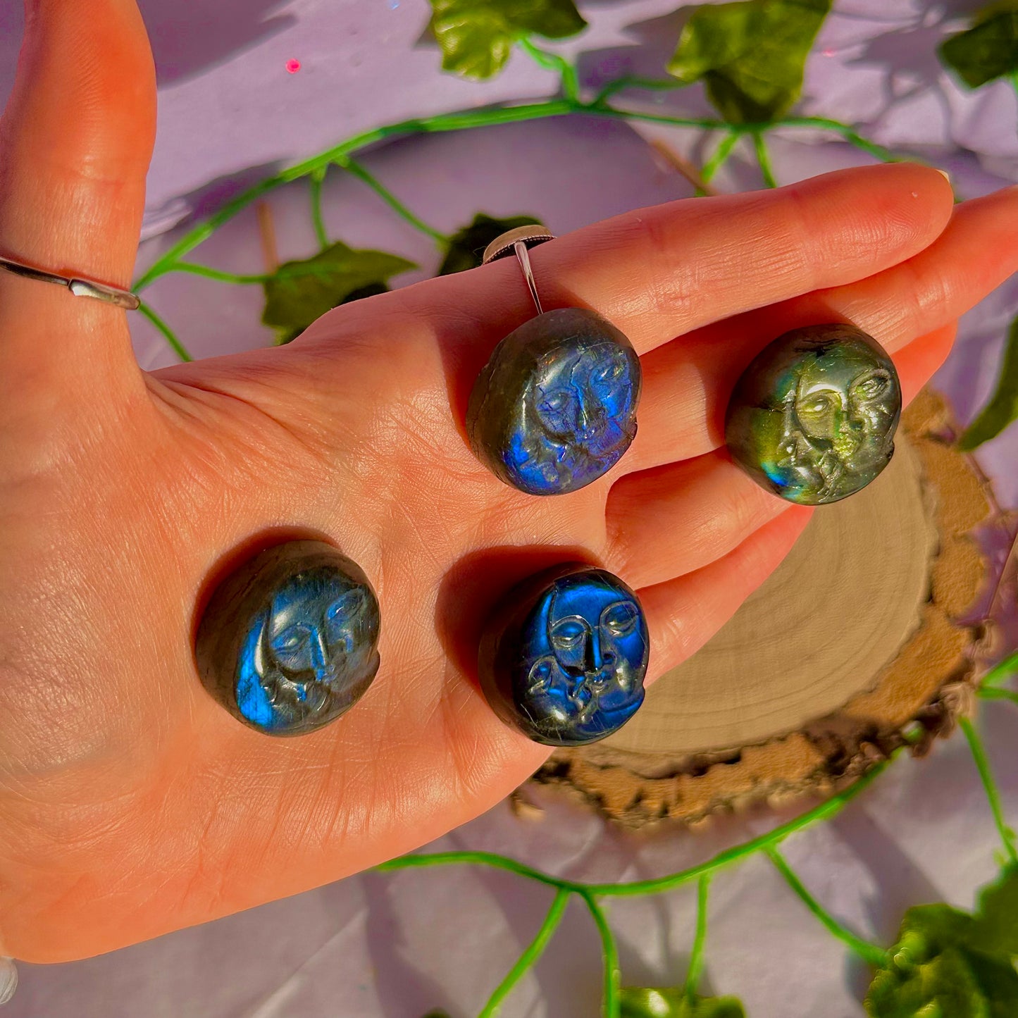 labradorite gravée soleil et lune ~ choisie intuitivement