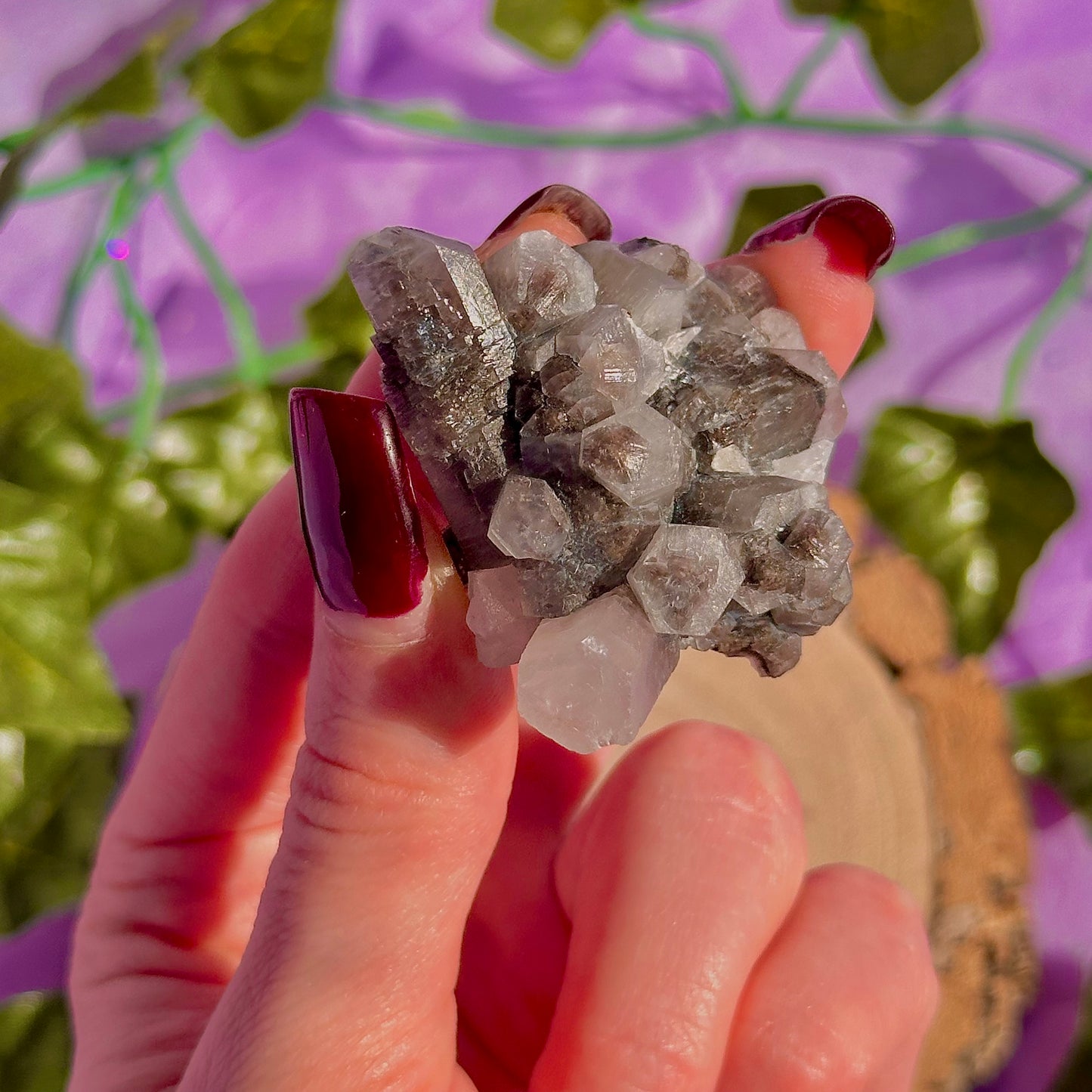 spécimen de calcite colonnaire UV sur quartz drusique A