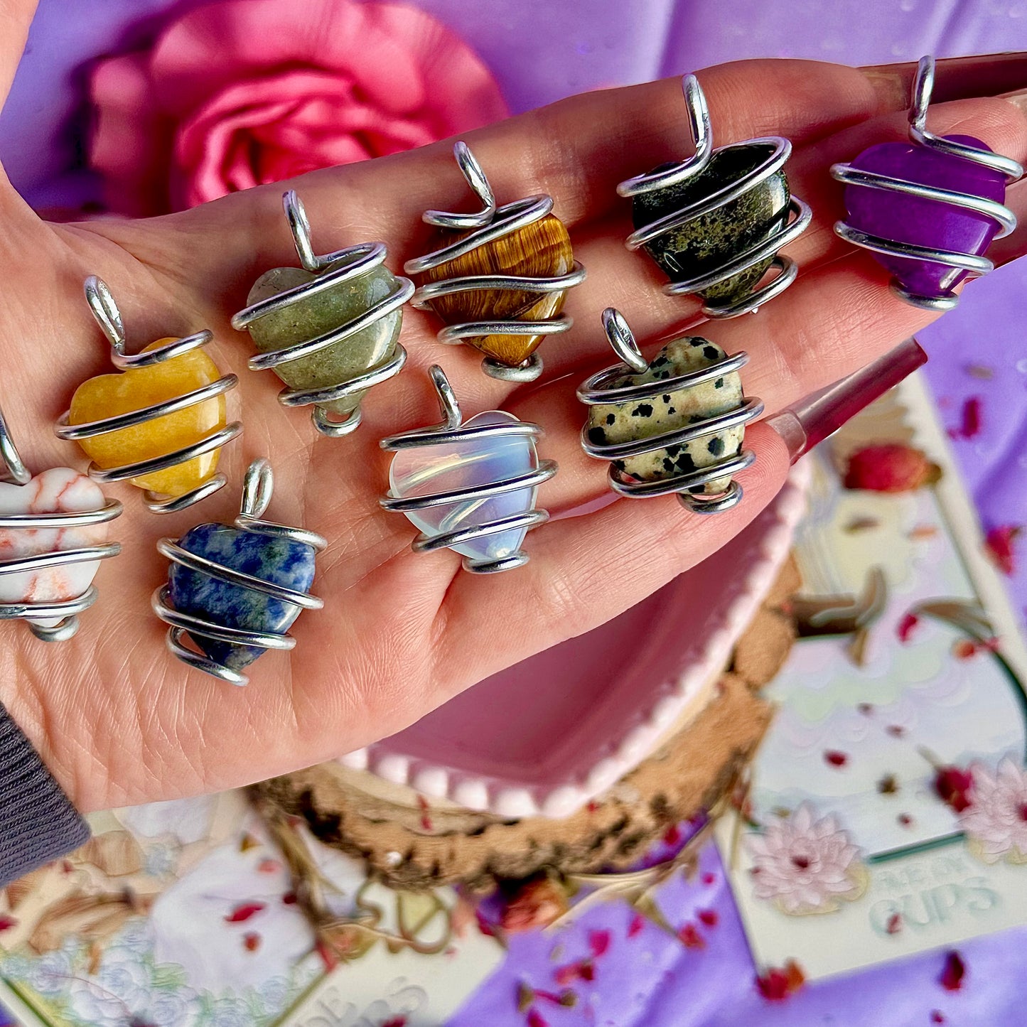 pendentifs cœurs entrelacés ~ enveloppés dans du fil d'aluminium par mes soins