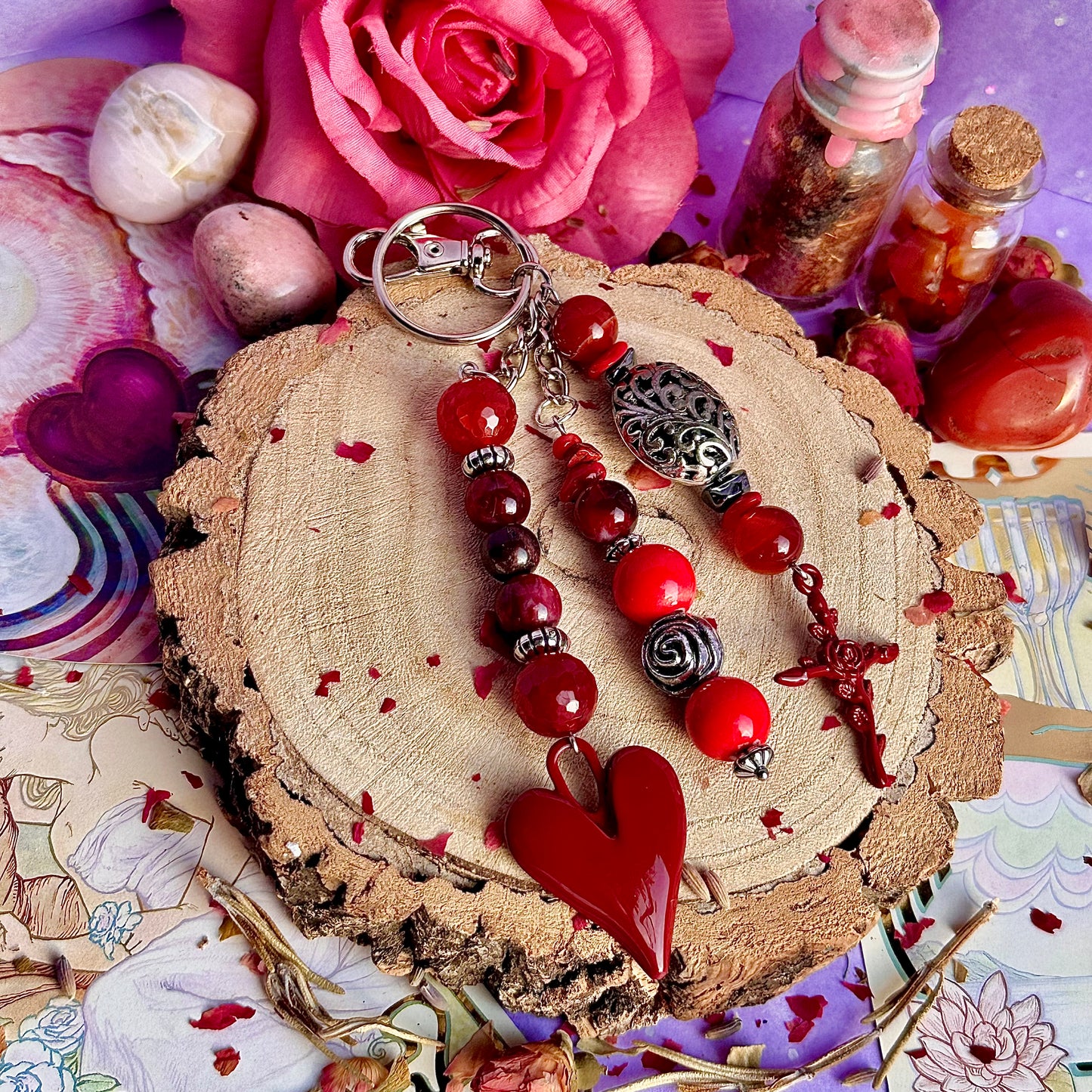 breloque de sac / porte-clés cœur rouge ~ cornaline, mookite, jaspe rouge, hématite, corail