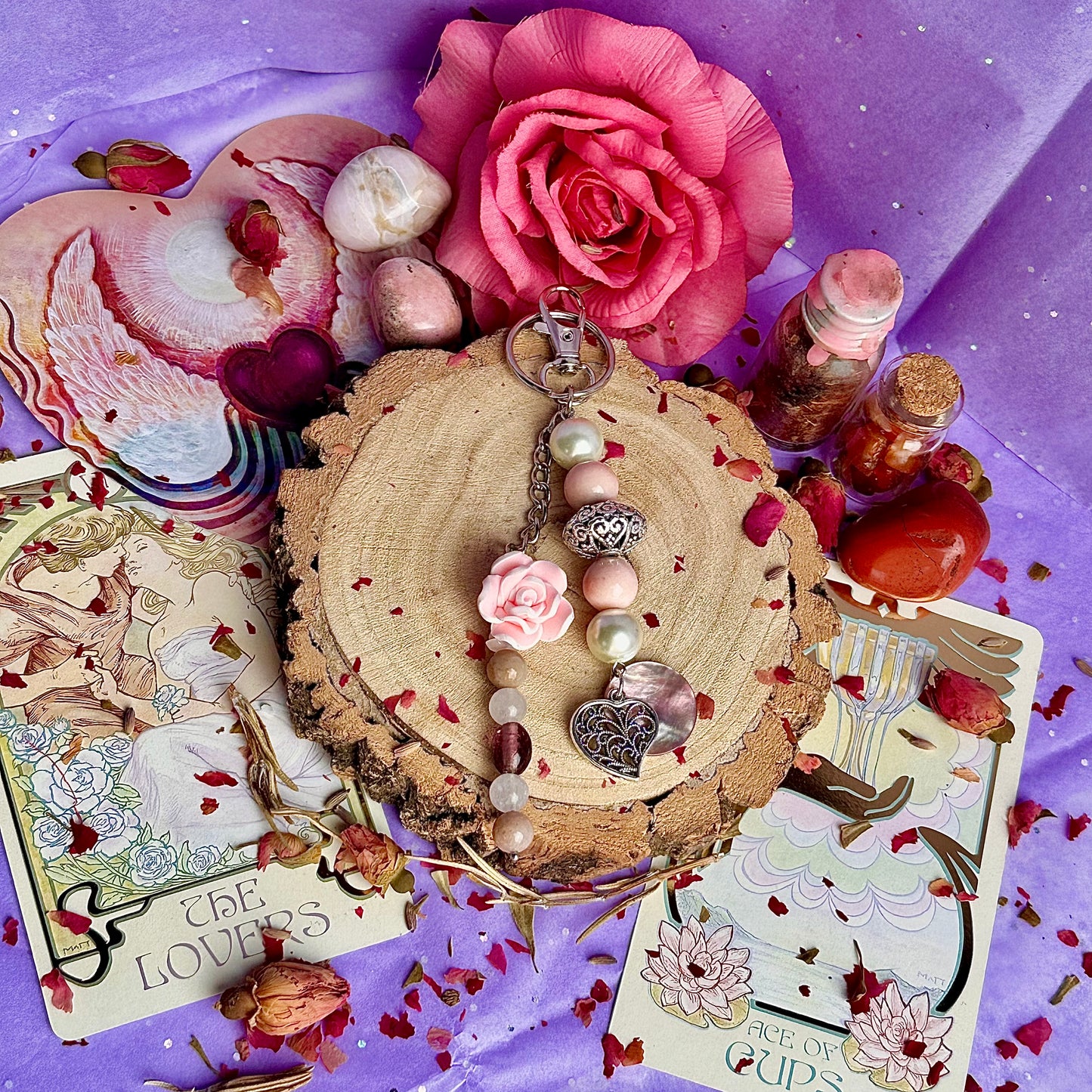 breloque de sac / porte-clés rose perle ~ quartz rose, mookaïte et pierre de lune