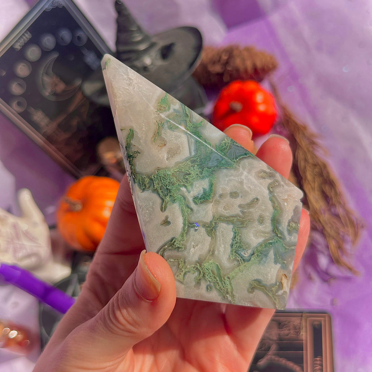 moss agate diamond with stand