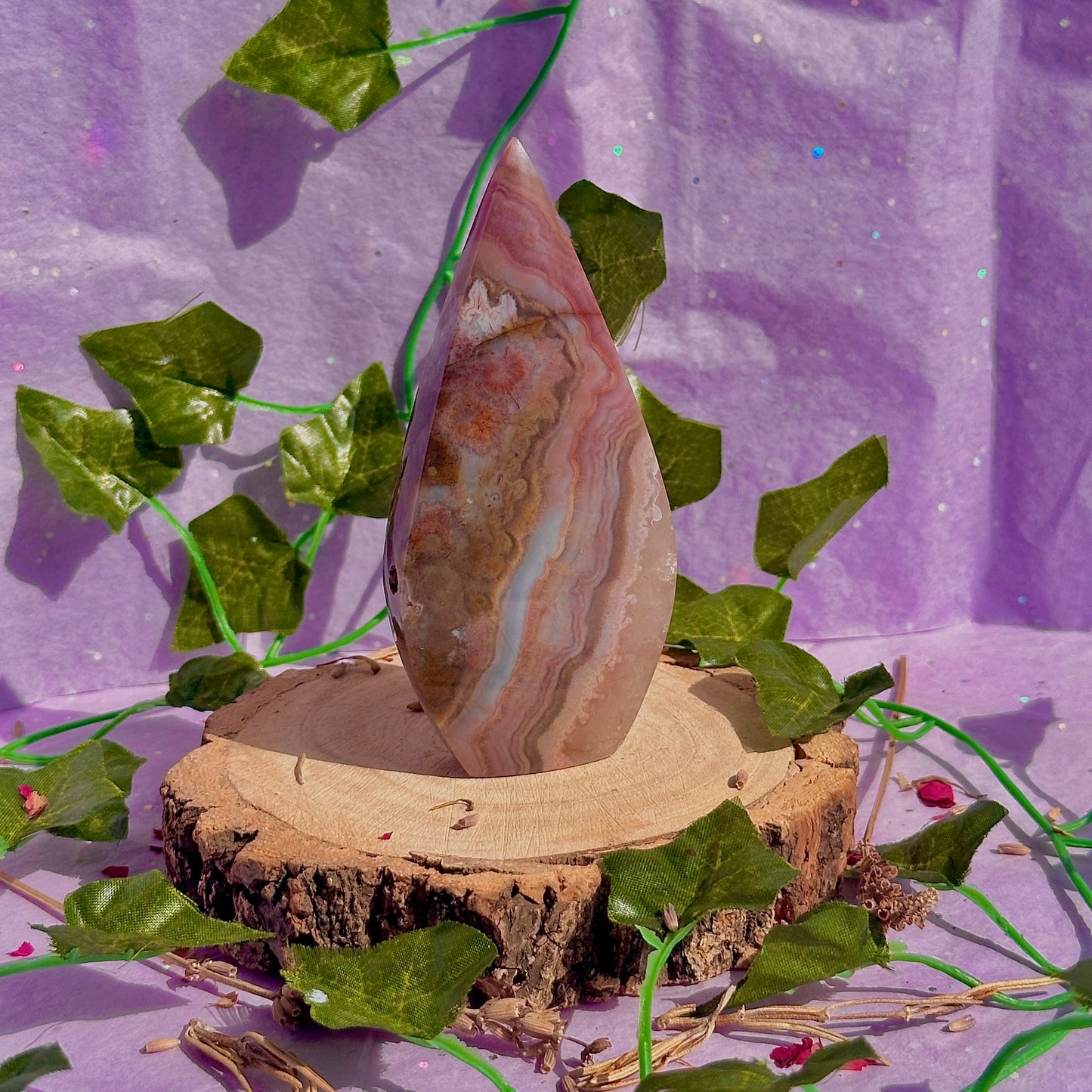 moss & crazy lace agate teardrop carving