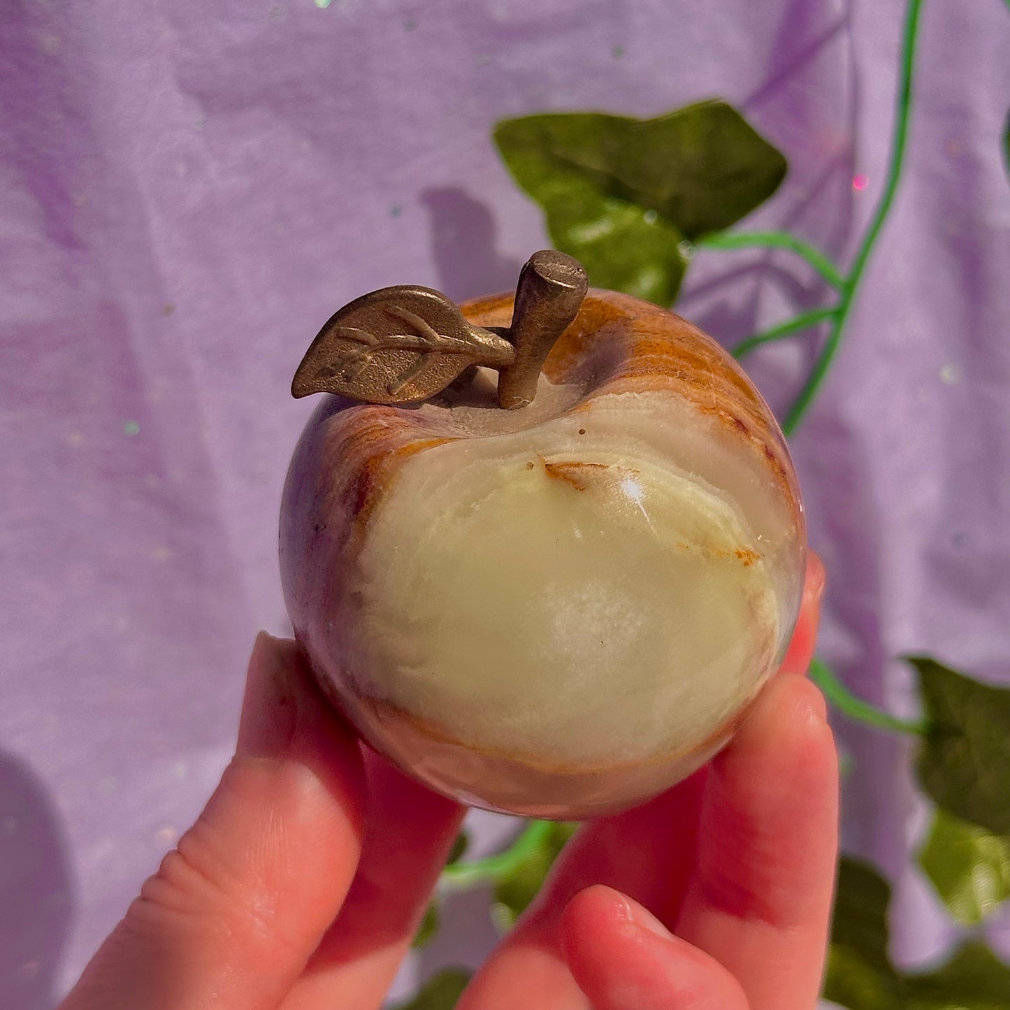 calcite / onyx apple carving