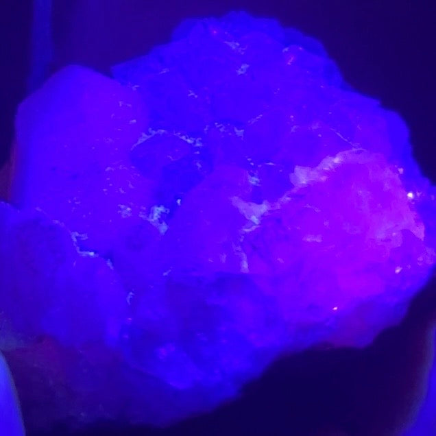 améthyste avec agrégat de calcite UV