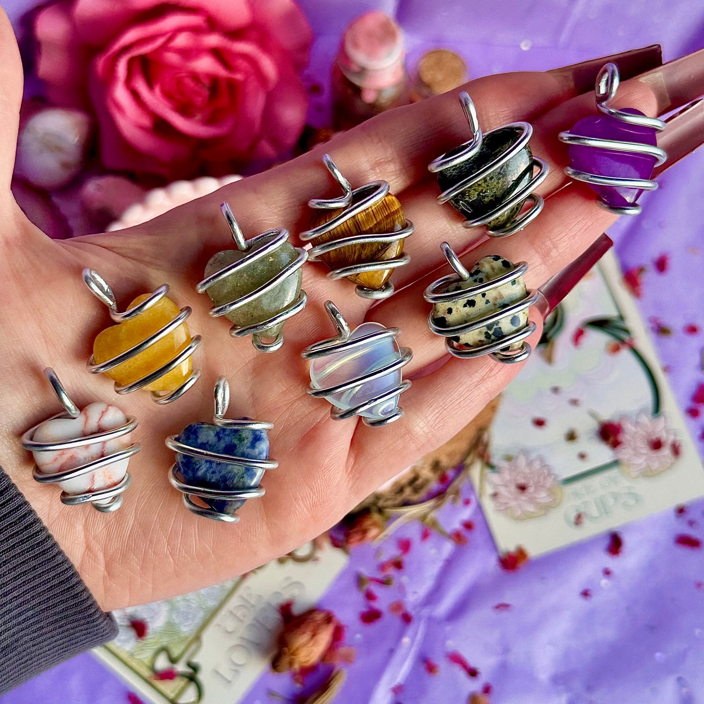 pendentifs cœurs entrelacés ~ enveloppés dans du fil d'aluminium par mes soins