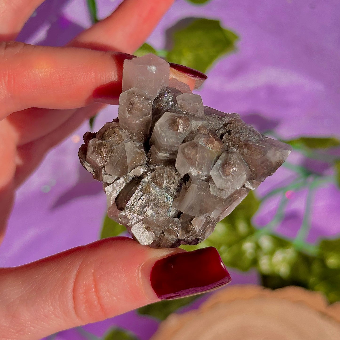 spécimen de calcite colonnaire UV sur quartz drusique A