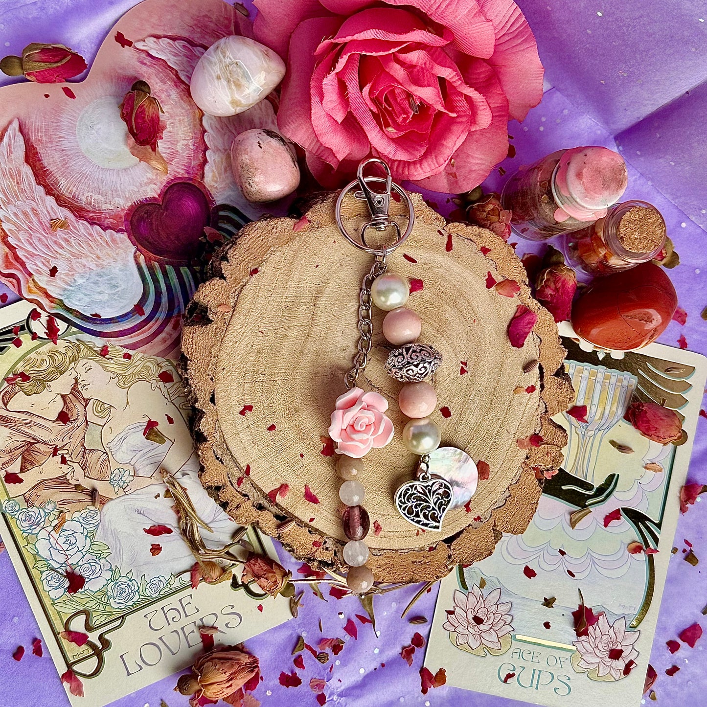 breloque de sac / porte-clés rose perle ~ quartz rose, mookaïte et pierre de lune