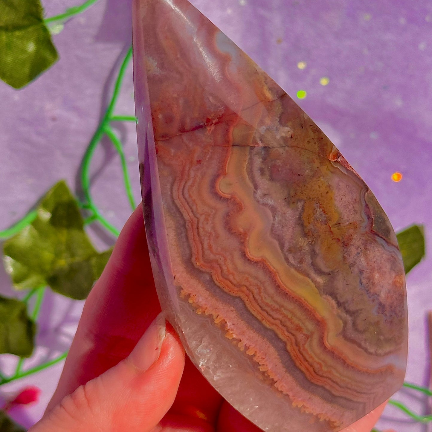 moss & crazy lace agate teardrop carving